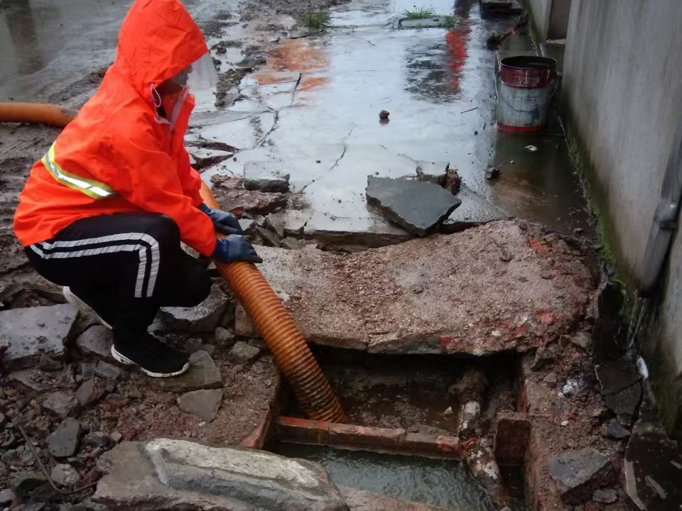 随县专业清理污水池 炜誉市政以规范流程守护城市 “肠道”